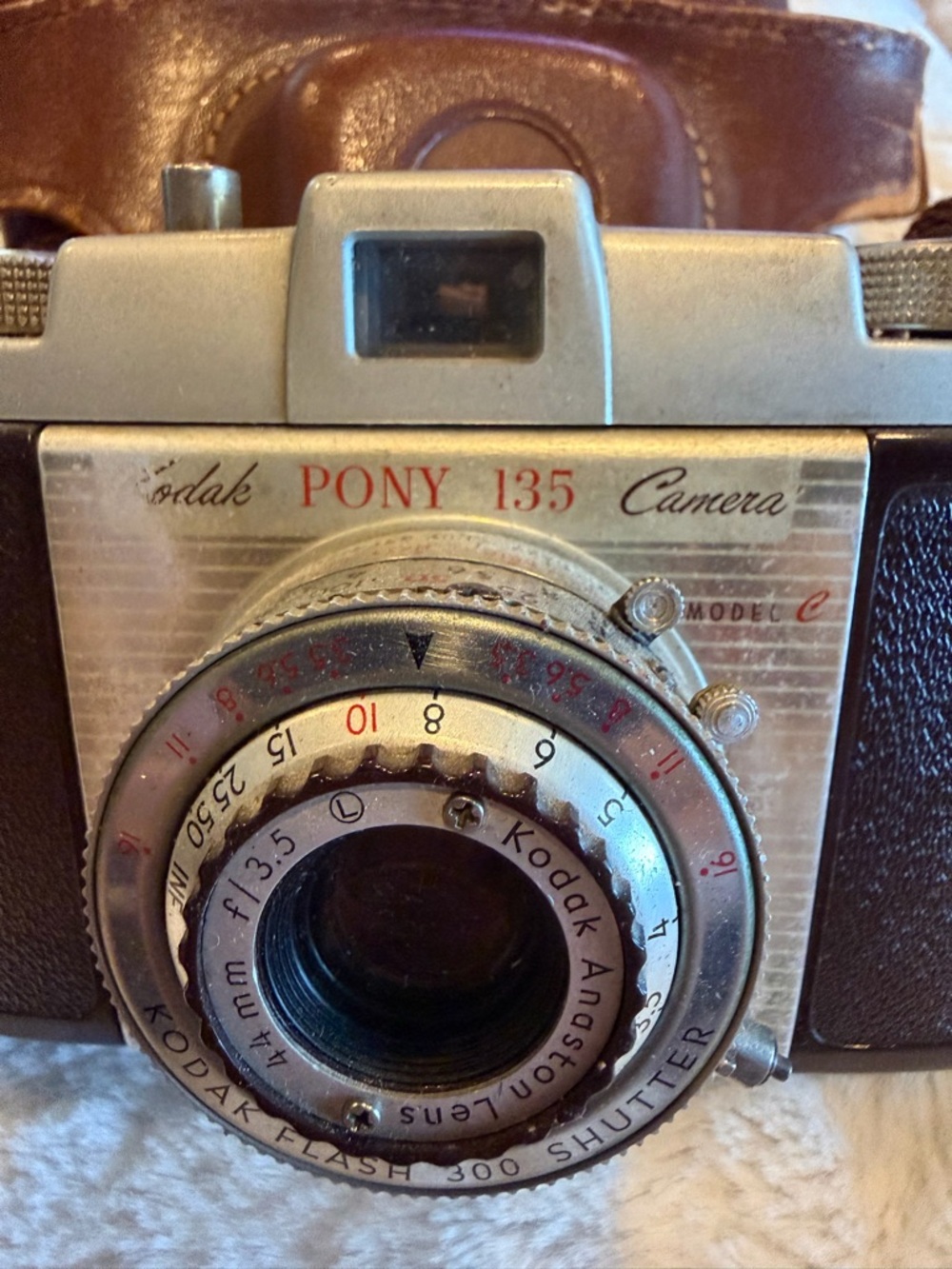 VINTAGE KODAK PONY 135 MODEL C CAMERA W/BRN LEATHER CASE POOR COND. UNTESTED - Picture 4 of 14